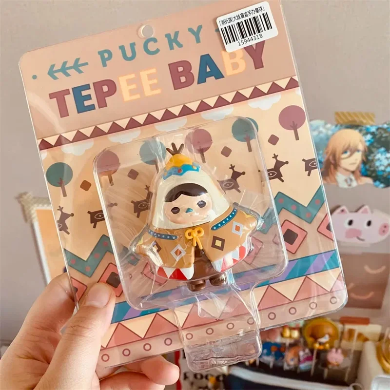 En stock Figura de acción original de Pucky Witch Baby Elevator, adornos bonitos, figuras, modelos, muñecas, juguete coleccionable, regalo para niños