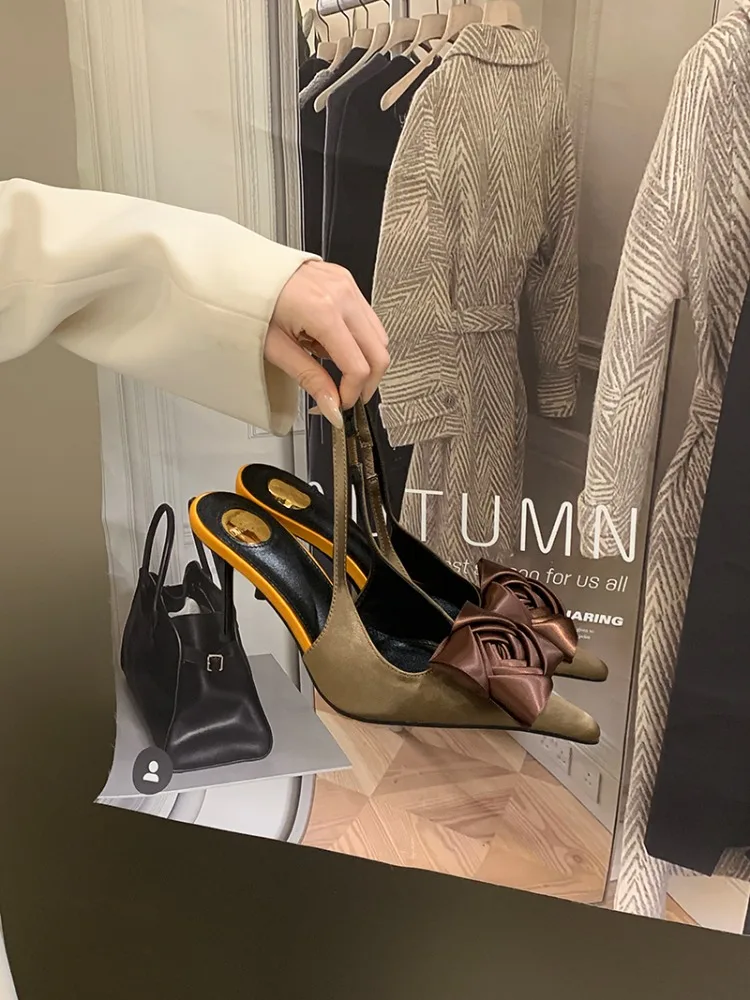 Elegant silk pumps - color view