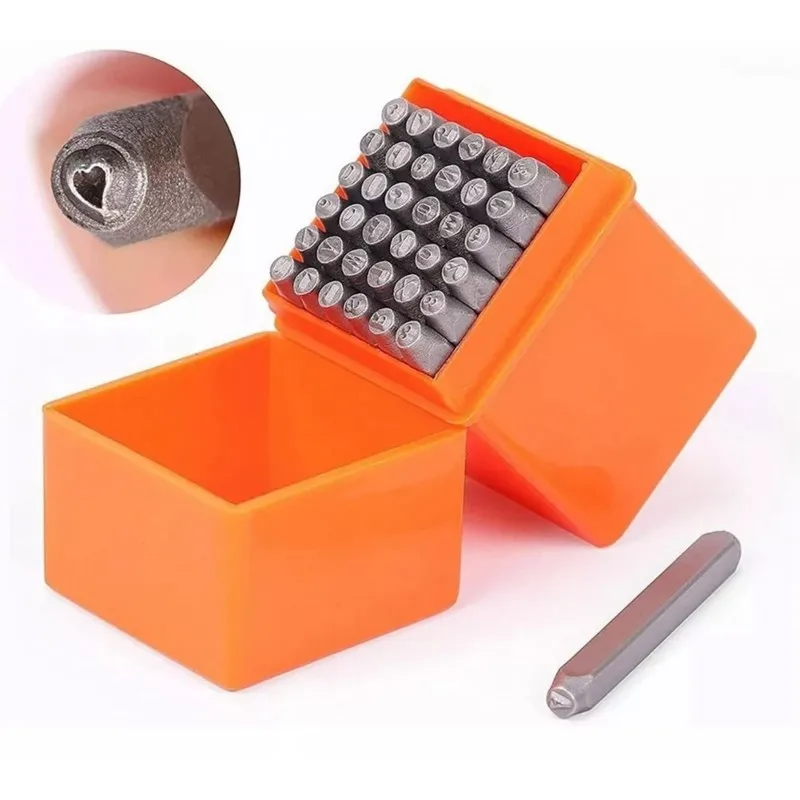 업그레이드된 금속 스탬핑 키트에는 예술적 글꼴 대문자 숫자 펀치 3mm 숫자 및 문자 스탬프 세트 하트 디자인 스탬프가 포함됩니다.