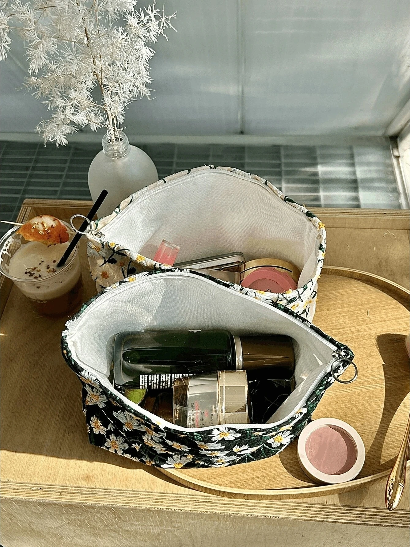 Embroidered Daisy Flower Floral Cosmetic Bag Portable Travel Bag Carry On Makeup Bag Skin Care Bag Toilet Bag Gift Box Women 3
