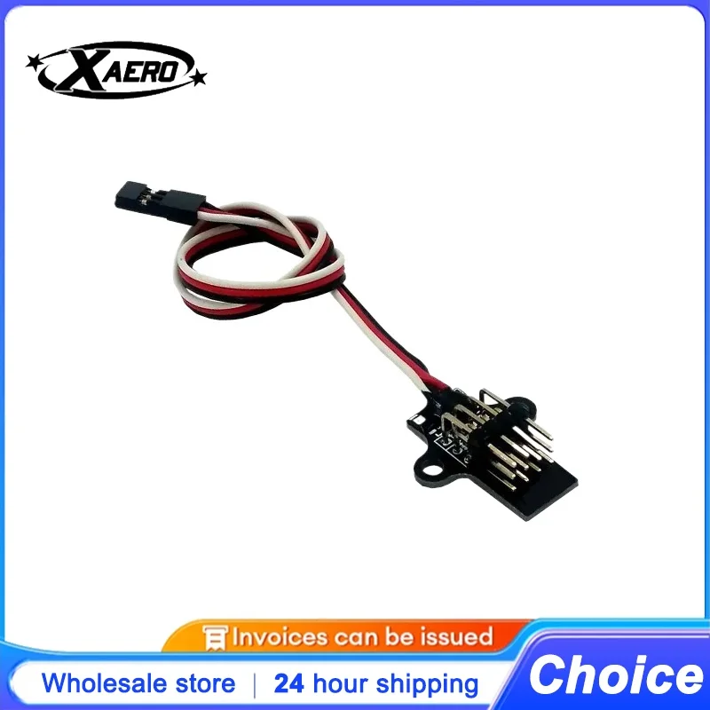 Vue rapprochée du hub de distribution de signal ESC 4-en-1 pour drone multirotor, montrant les broches de calibration et les connecteurs d'accélérateur.