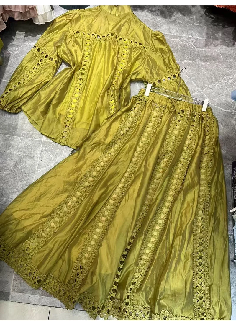 محلي مزاجه ربيع 2025 قميص نسائي جديد مكون من قطعتين مطرز بأكمام