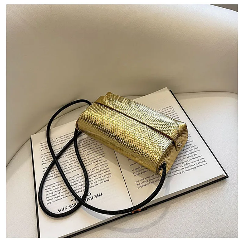 

Simple Snake Patterned Women's Bag with Flip Closure Handbag and Purse Lady Shoulder Bag Crossbody Bag Commuting Bags for Women
