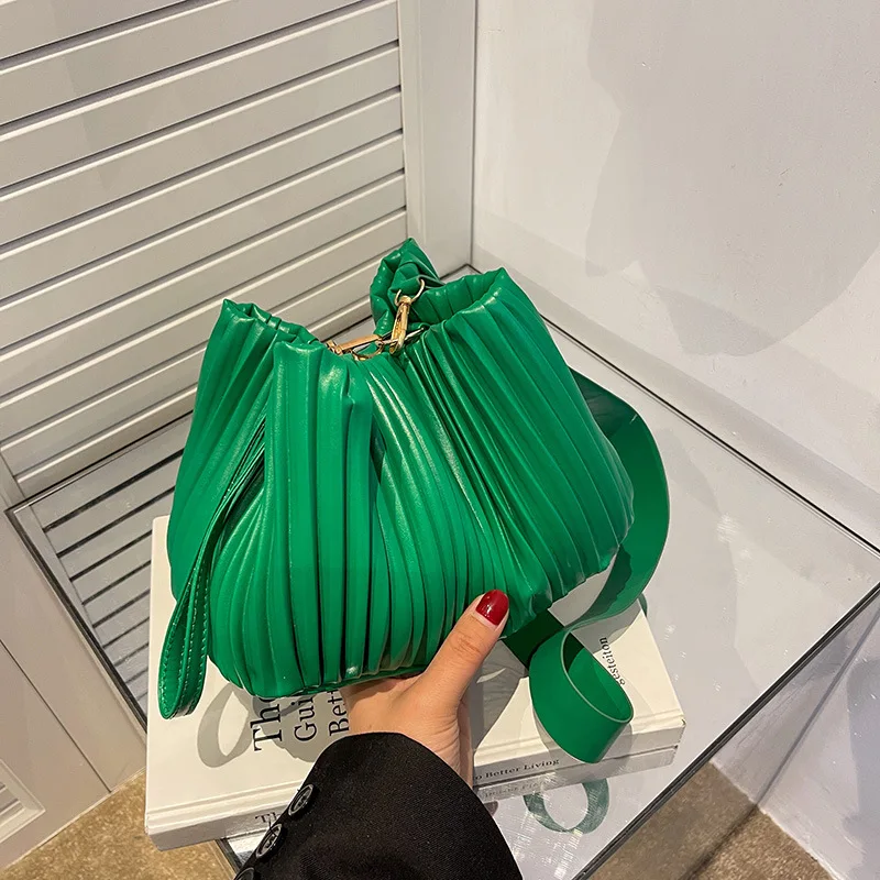 

New Women's Bag Pleated Small Bag Spring/Summer New Versatile Crossbody Bag Single Shoulder Bag Fashion Bucket Bag