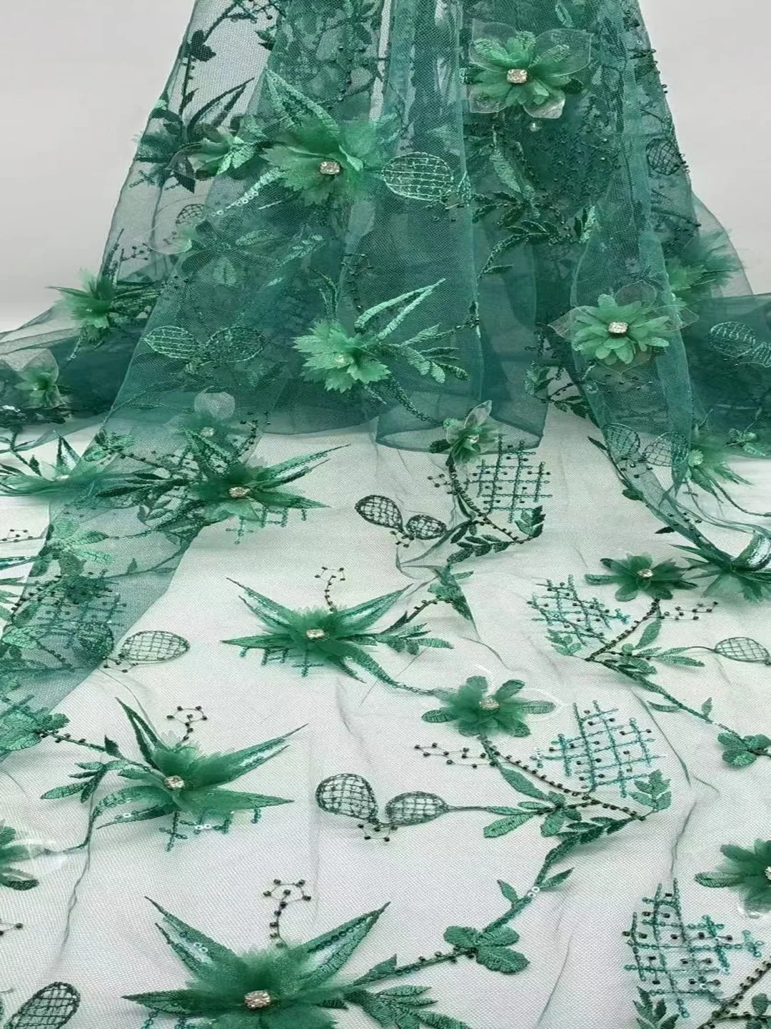 

Beautiful 3D Flowers Embroidery French Tulle Net Lace With Diamond African Beads Fabric Lace For Evening dresses Party Weddings