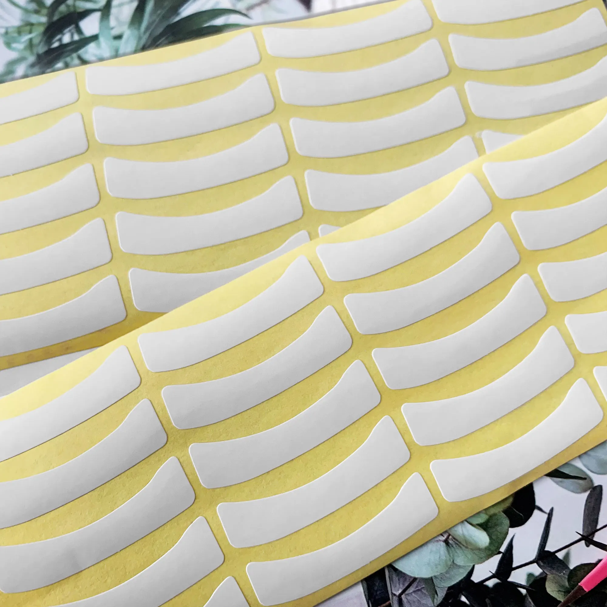 Description Picture 5 of item100/200/300Eyelash Extension Paper Patches Grafting Lash Under Eye Pad Tips Sticker Natural Eyelashes Makeup Paper Adhesive Tape