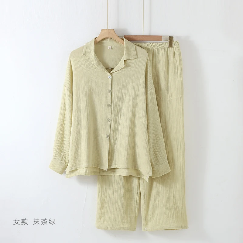 Women's model-matcha green