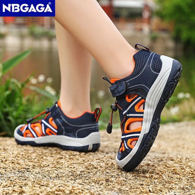 여름 통기성 어린이 캐주얼 비치 신발 어린이를위한 폐쇄형 발가락 샌들 소년 스포츠 운동화 크기 30-39