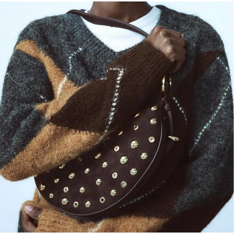 Designer Studded Shoulder Bag Rivet Crescent Bag 2025 New Women's Metal Underarm Bag High-end Retro Rivet Polka Dot Shoulder Bag 2
