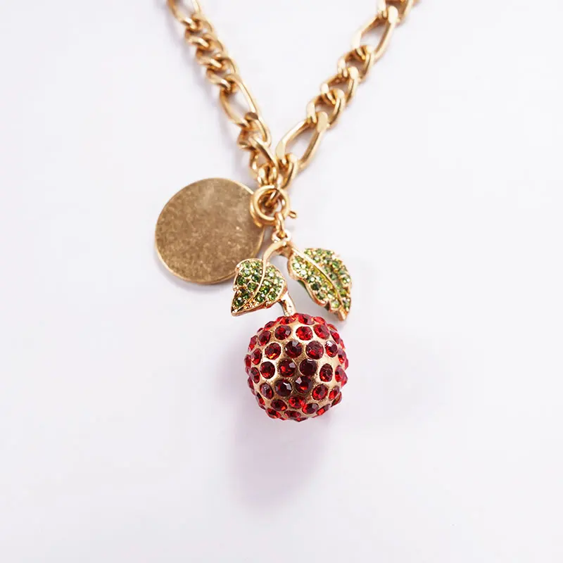 Collana in oro bianco 18k con ciondolo a forma di balena in diamanti | GV