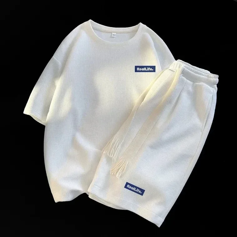 thumbnail image 1 of Conjunto de 2 piezas de chándal sencillo con diseño de gofre para hombre y mujer, camiseta y pantalones cortos de diseño urbano holgados de verano, ropa deportiva informal con diseño de parche, 1 of 5