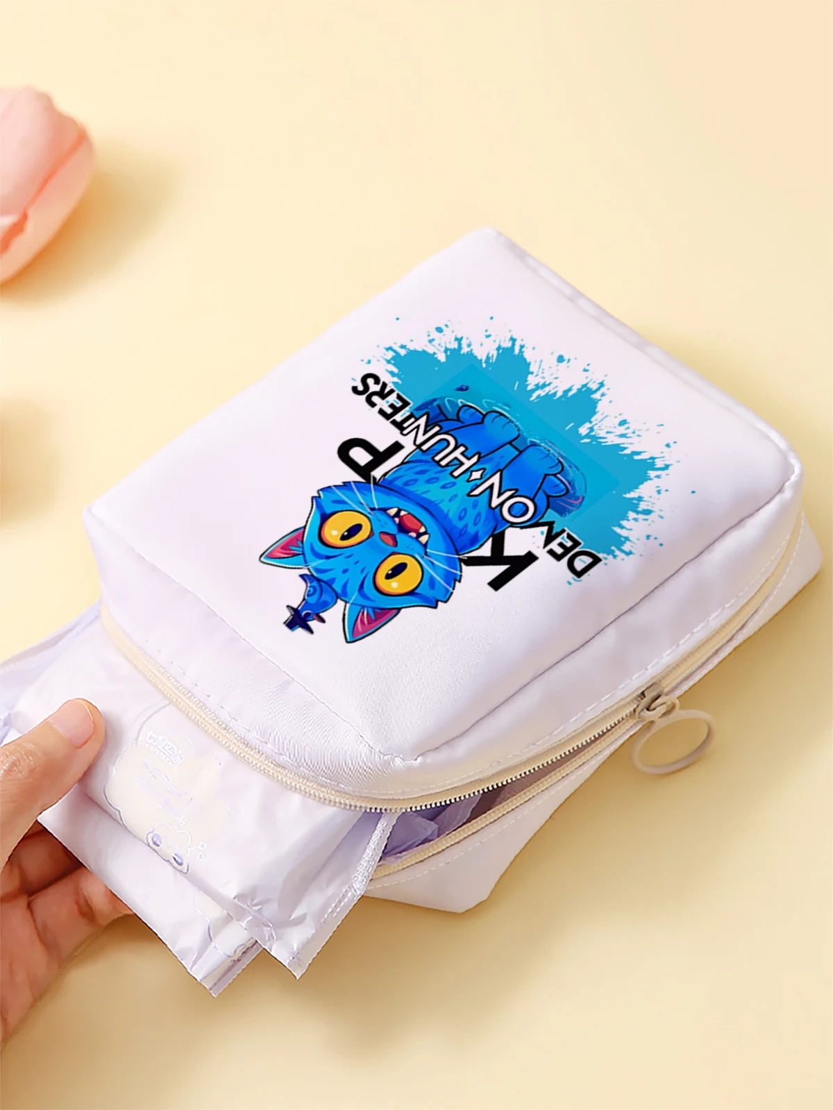 Blue cat pattern printed sanitary napkin storage bag, women's lightweight tissue bag, sanitary tissue bag