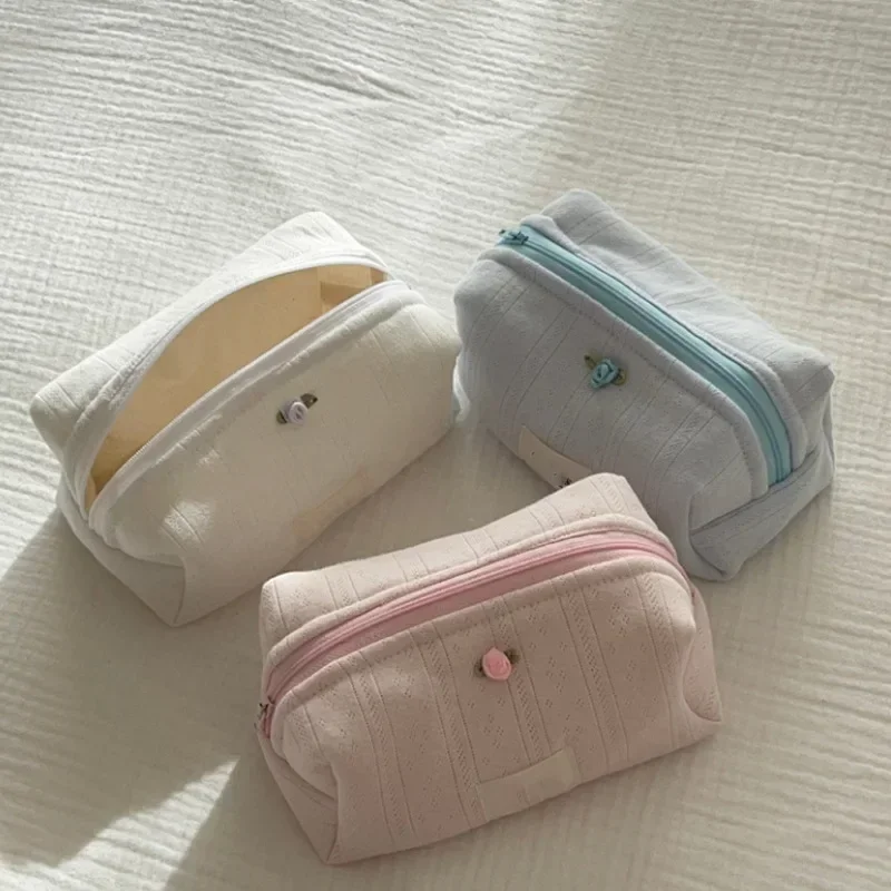 1 Piece Ins Fashion Makeup Case Elegant Simplicity Sweet Floral Lipstick Bag Portable Large Capacity Earphone Cable Storage Bag 2