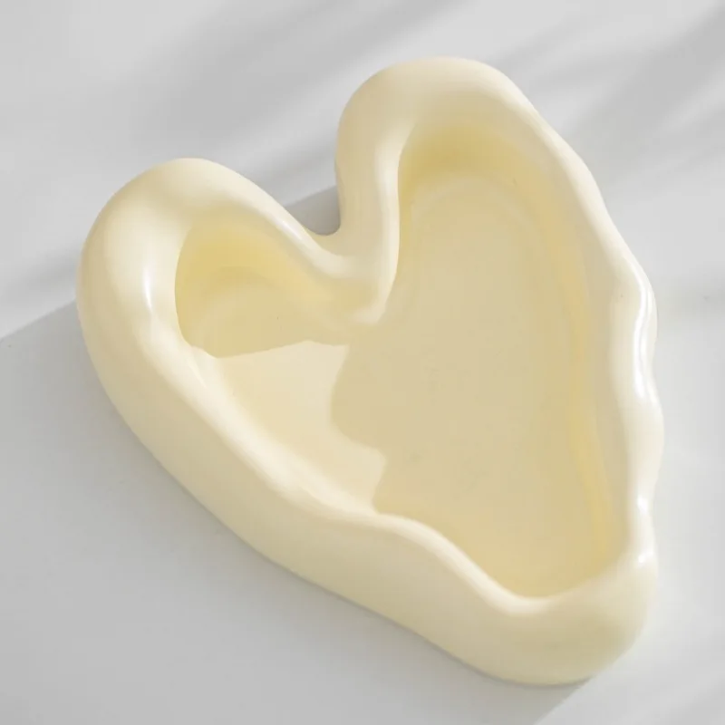 Nordic ins heart-shaped ceramic jewelry plate, modern light luxury home entrance desktop decoration key storage tray ornament 6