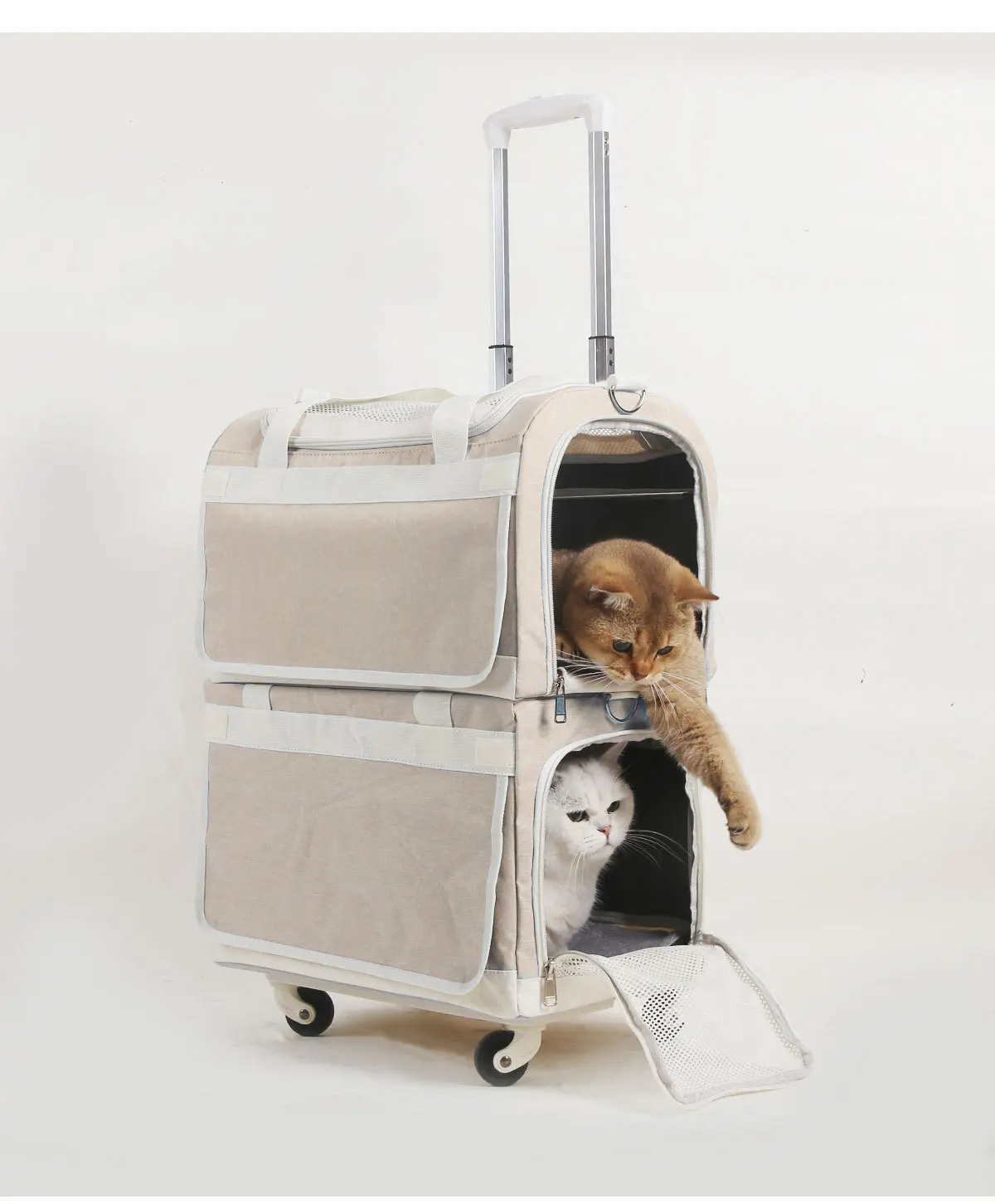 Ventilated pet trolley interior