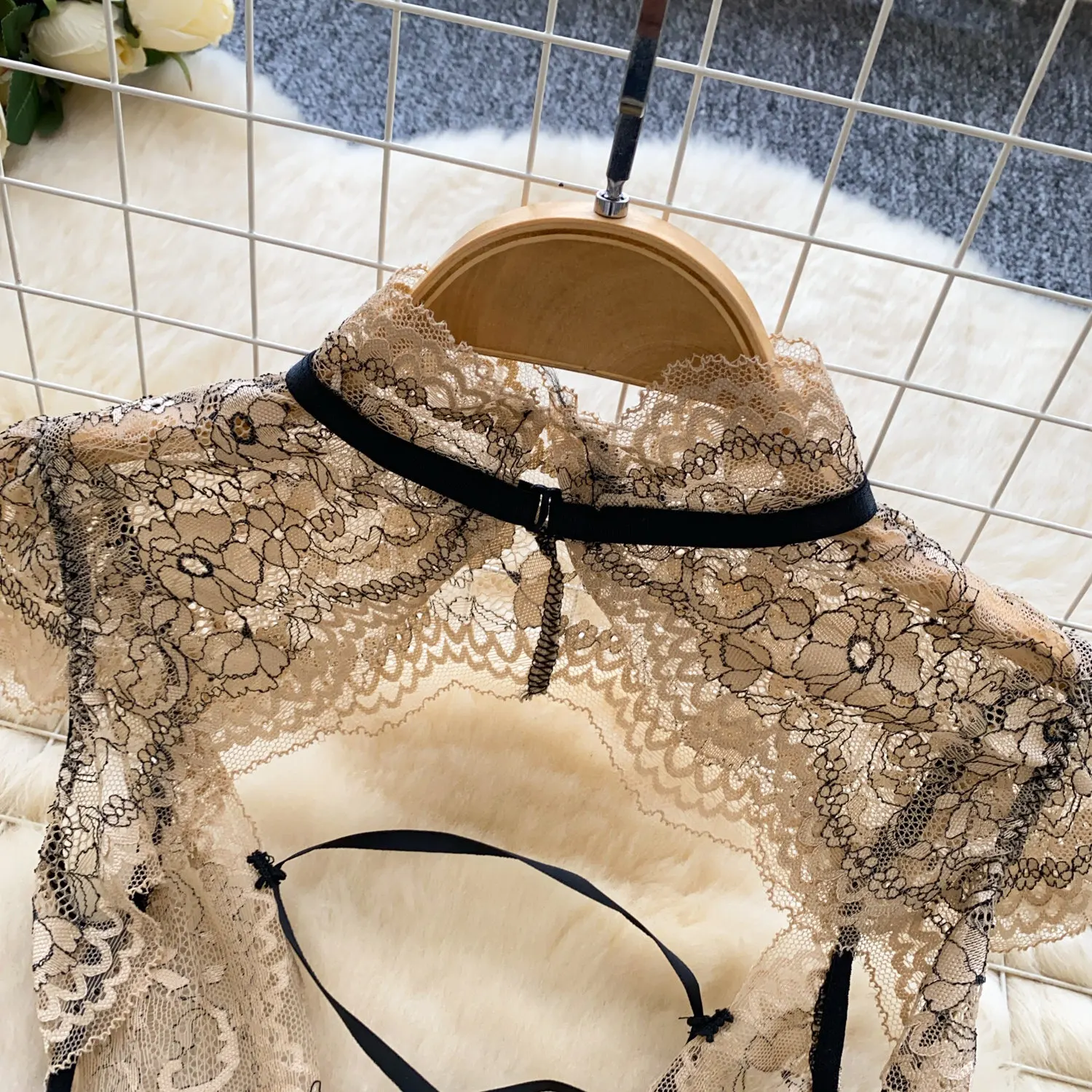 Body sexy in pizzo con mesh trasparente e ricamo floreale donna_voghion.com