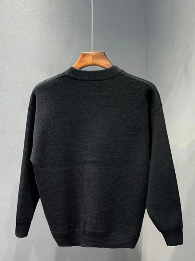 Рисунок 3 - Мужской пуловер с круглым вырезом на осень и зиму