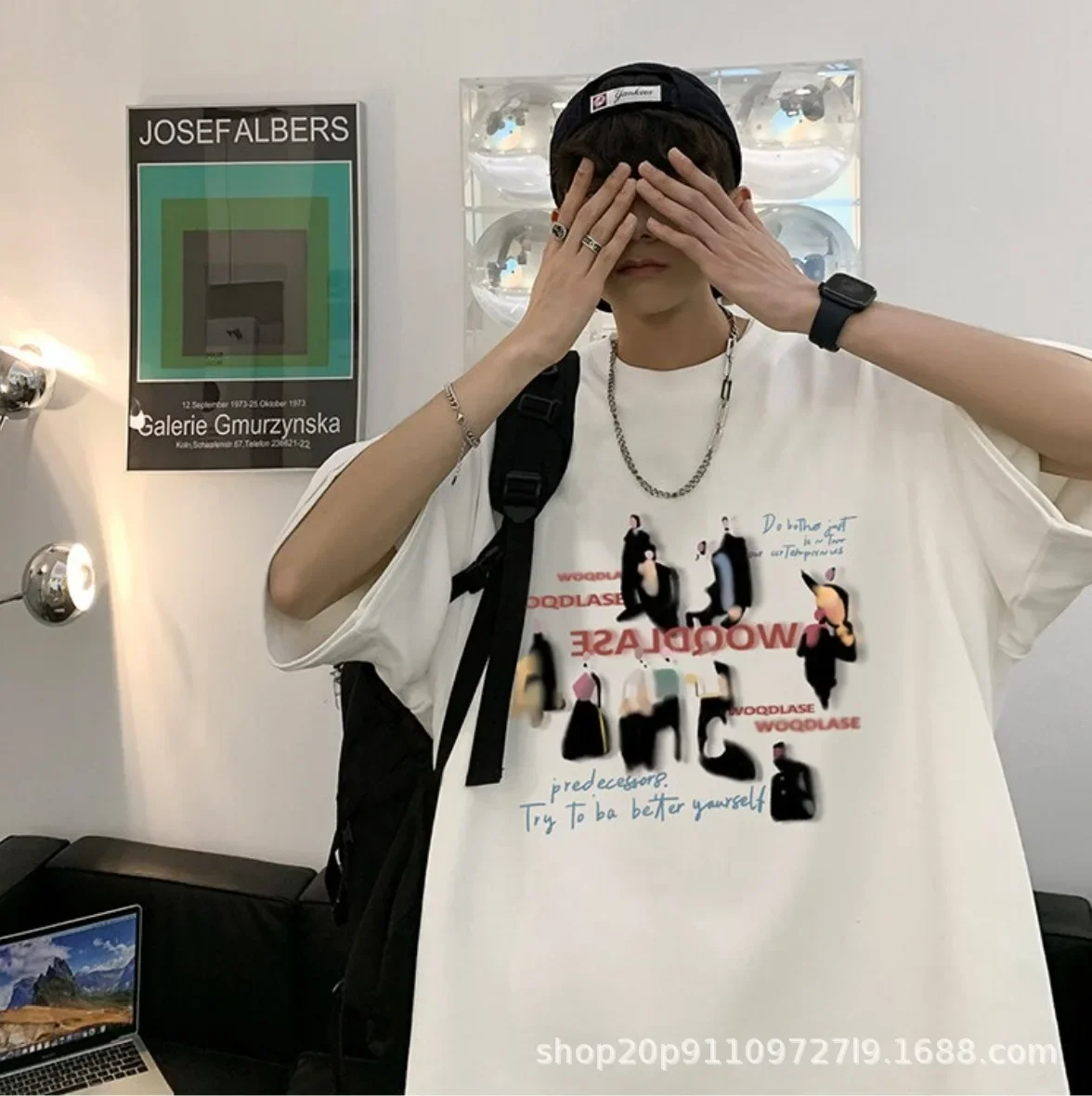 فضفاض عصري قصير الأكمام الرجال تي شيرت تنفس الكرتون طباعة الصيف أزياء عارضة أعلى نصف كم هونغ كونغ نمط المحملة