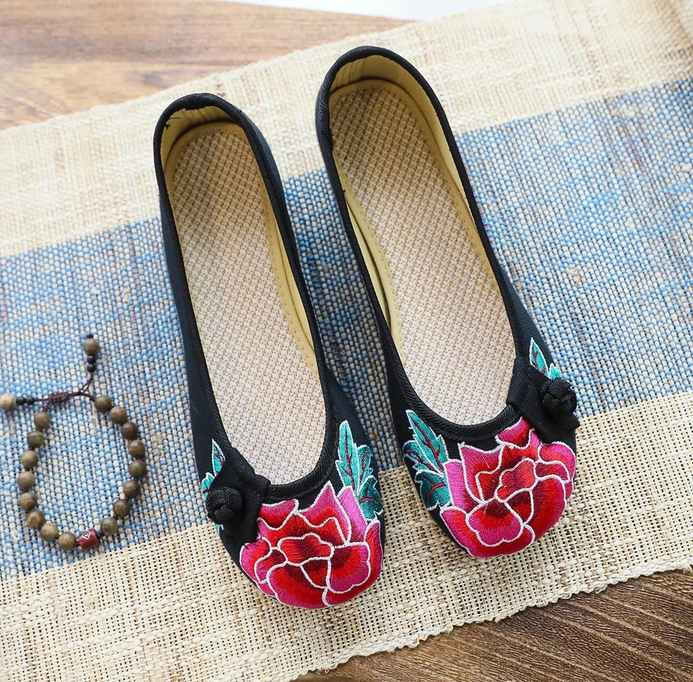 Veowalk Handmade New Fashion Women Flat Shoes Old Peking Flower Embroidery Canvas Shoes For Woman Flats Casual Driving Shoes