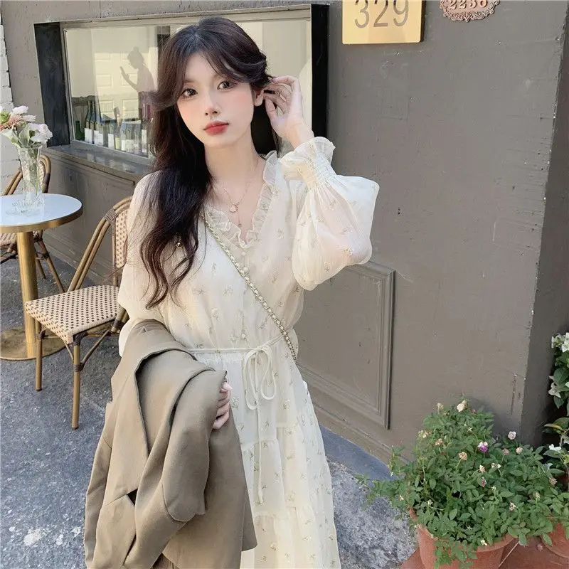 

Early Autumn 2023 New Women's French Gentle Style Long sleeved Dress Autumn Design Sense Small Style Fragmented Flower Skirt