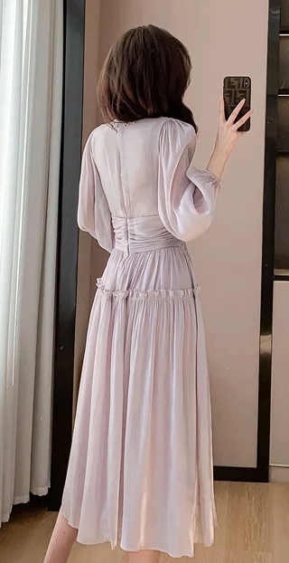

2024 Spring New Diamond Waist Slim Fit Wooden Ear Trim Dress