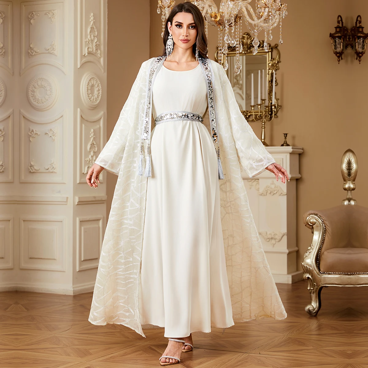 جلابية أوف وايت بطقم قطعتين وتفاصيل مطرزة