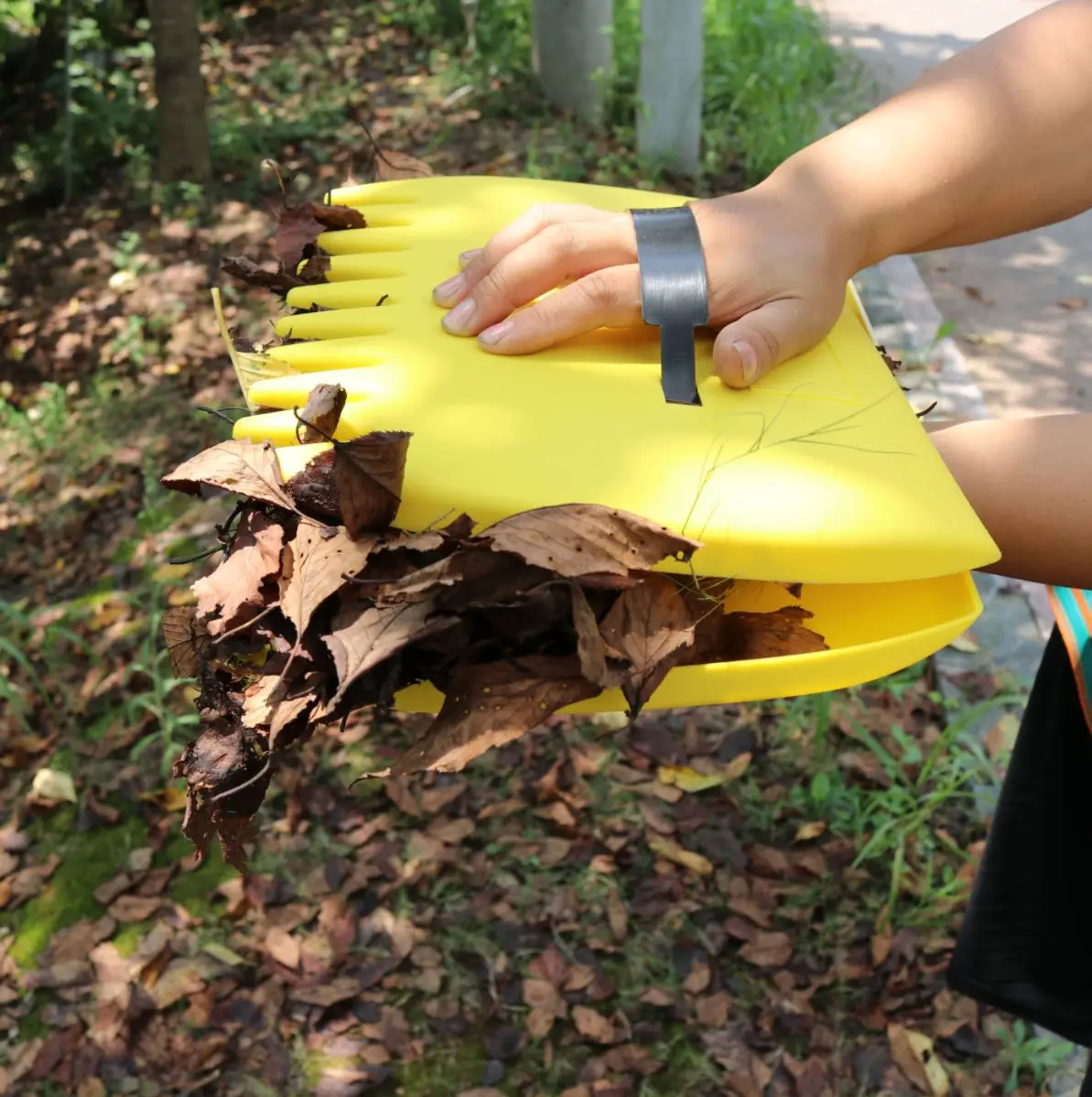 Leaf Claws Leaf Grabbers For Hands Leaf Rake Yard Leaf Rake For Picking Up Leaves Grass Clippings Shrubs Garbage