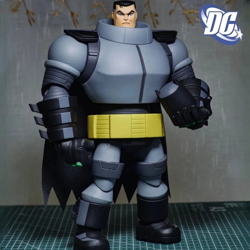 Originale 21Cm Dc Comics Dark Knight Batman Gk Mcfarland Action Figures Toy Justice League Heavy Equipment Batman Model Toys Gift