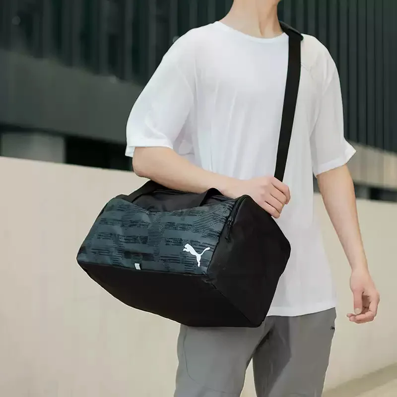 PUMA 피트니스 싱글 숄더백 메신저백 대용량 크로스바디백 트레이닝 여행가방 090577-01