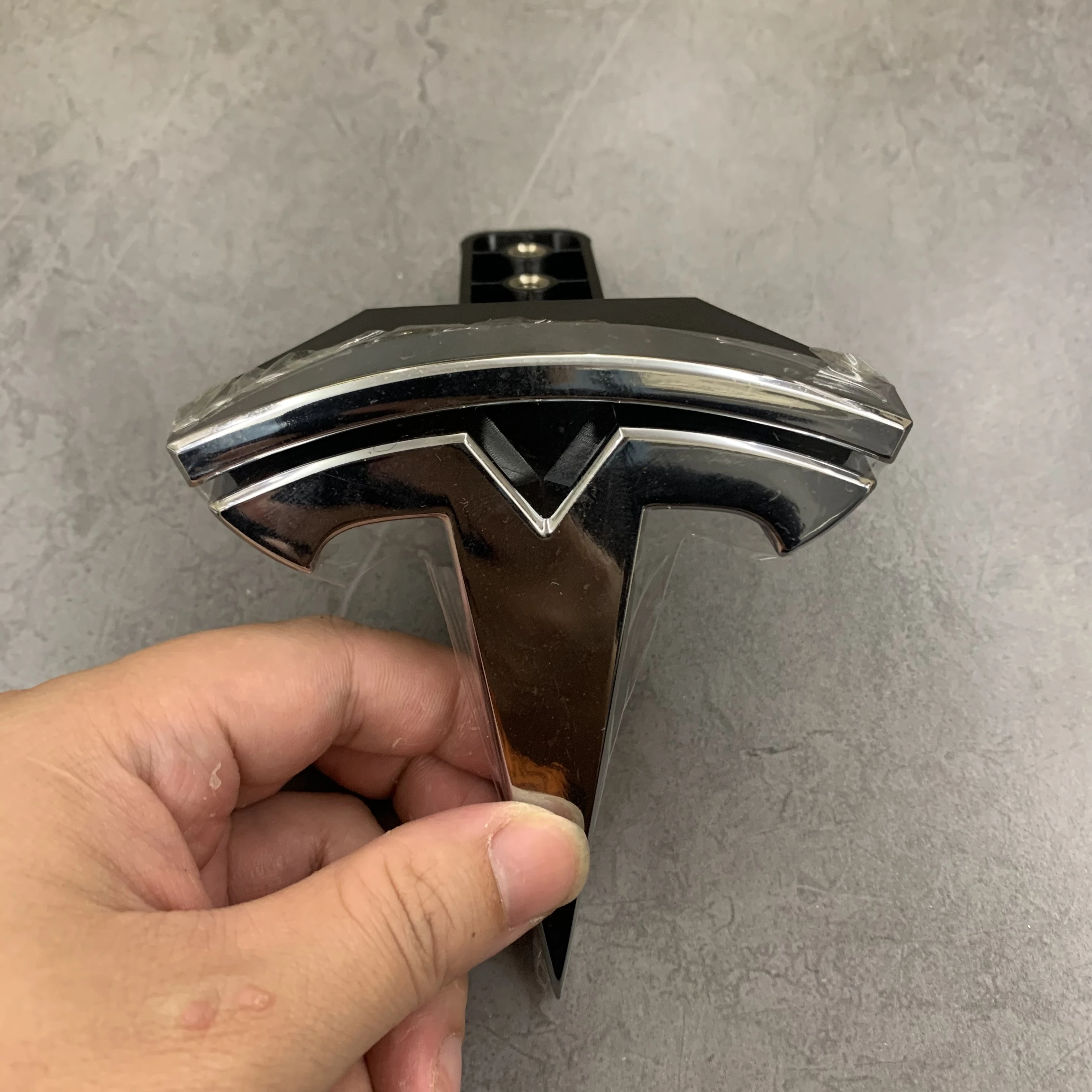 

Передняя решетка T логотип значок для Tesla Model X 2016-2020 OEM 1047884-00-D логотип Tesla Motors