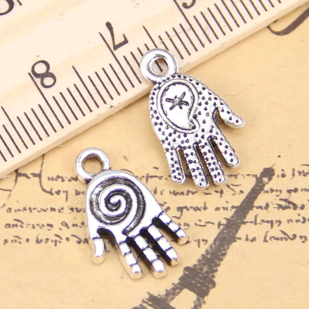 

90pcs Charms For Jewelry Making hamsa palm hand protection 18mm Antique Silver Plated Pendants DIY Tibetan Silver Necklace