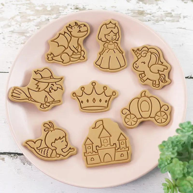 Cookie Cutter 8 Pcs/set Fairy Tales Plastic 3D Castle Witch Pressable Biscuit Mold Cookie Stamp Kitchen Baking Pastry Bakeware