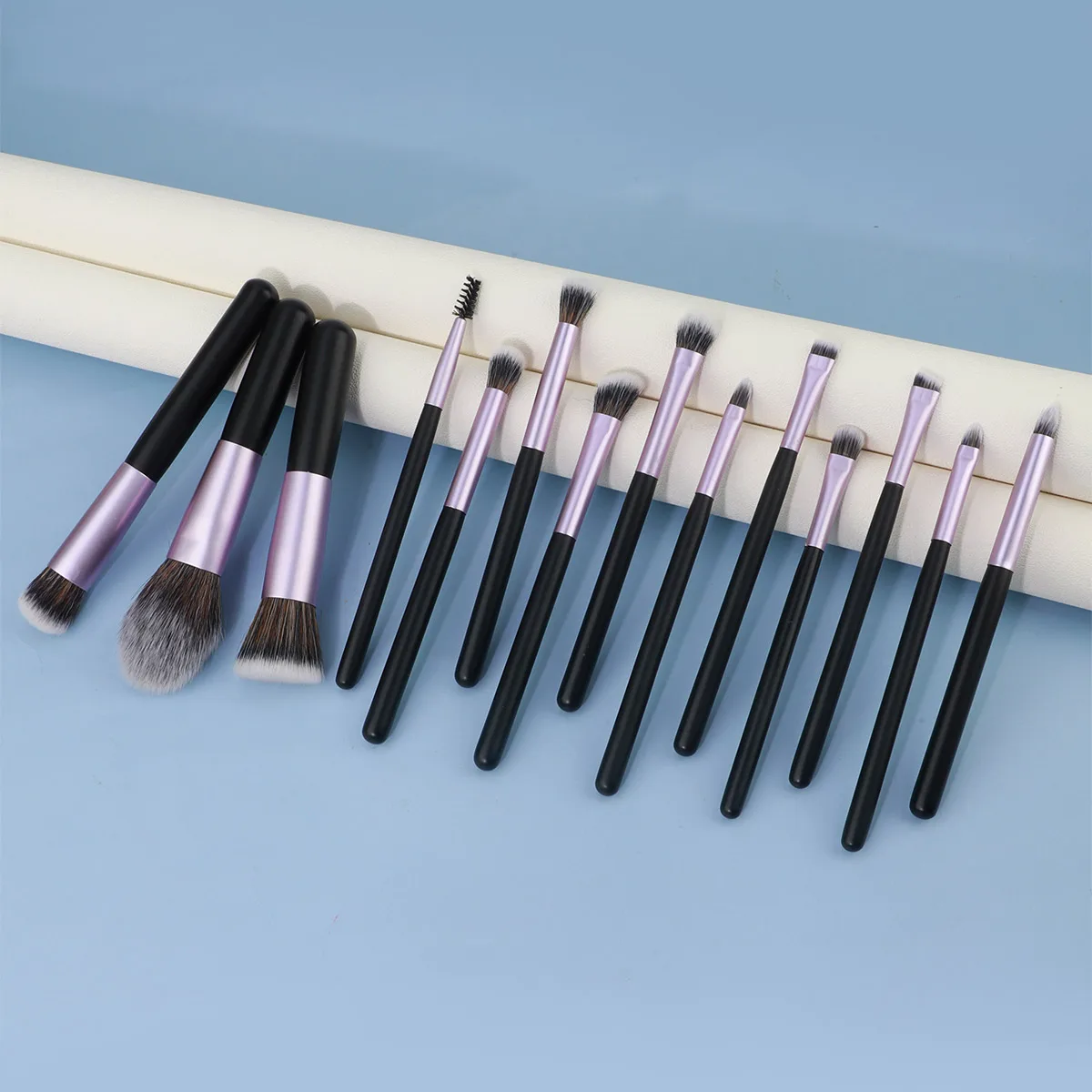 Deluxe 14-Piece Makeup Brush Set - Ultra Soft Bristles for Flawless Application, Travel-Friendly & Multifunctional Beauty Essentials