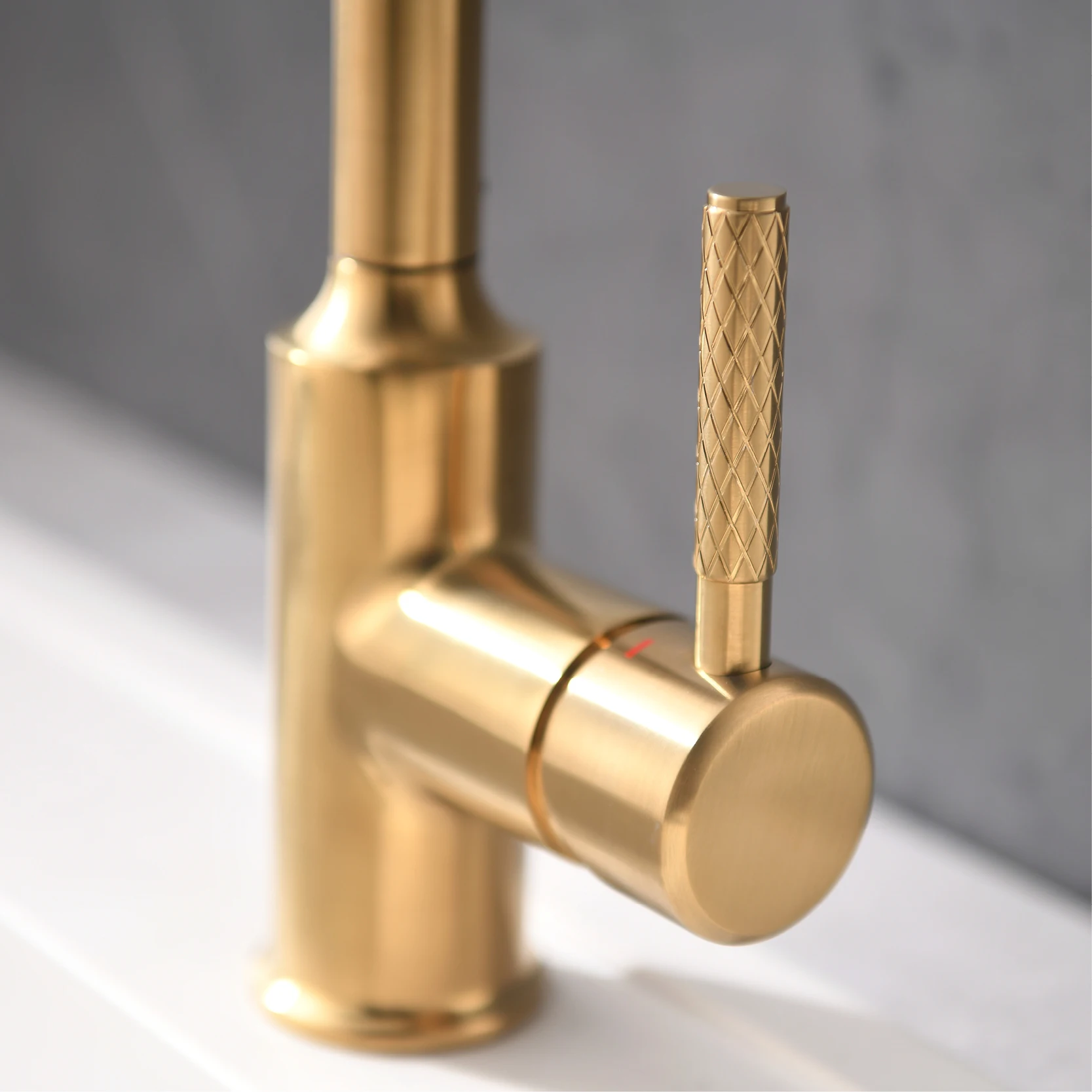 AITANA Simple Brushed Gold Brass Kitchen Faucet Pull-out Design Single Handle Cold & Hot Dual Control 2-function Sink Tap
