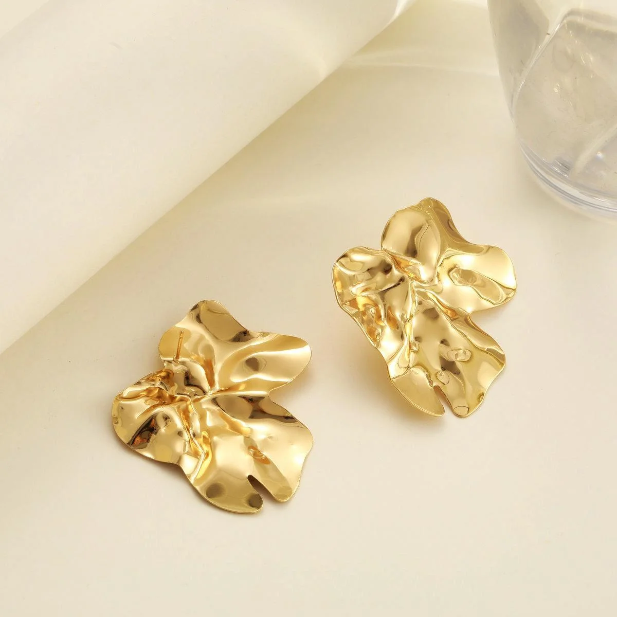 1 Pair Geometric Chic Iron Stud Earrings For Women Fashion Elegant Gold Color Floral Retro Design Earring Daily Wear Jewelry