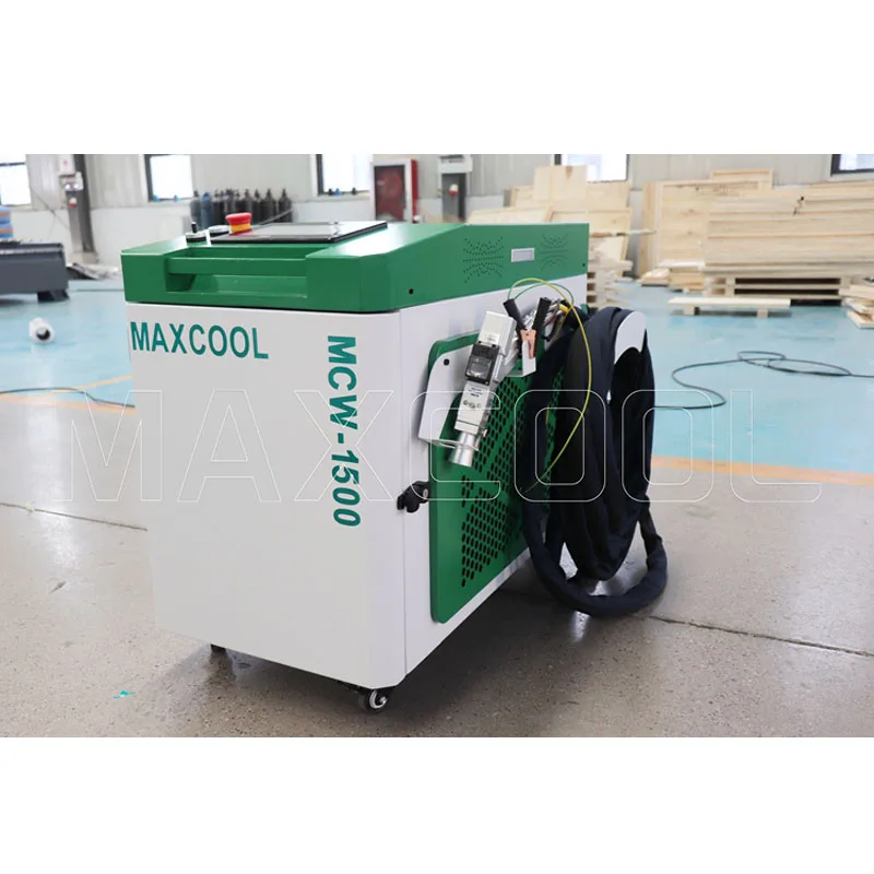 Industrial Portable Laser Cleaning Rust Remover 2000W Good At Metal Rust And Oil Paint Remove Metal Surface