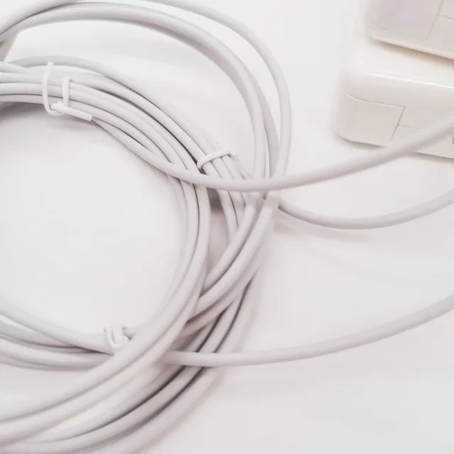 새로운 기능이 더해진 Macbook 전원 어댑터로 안정적인 충전을 경험하세요.