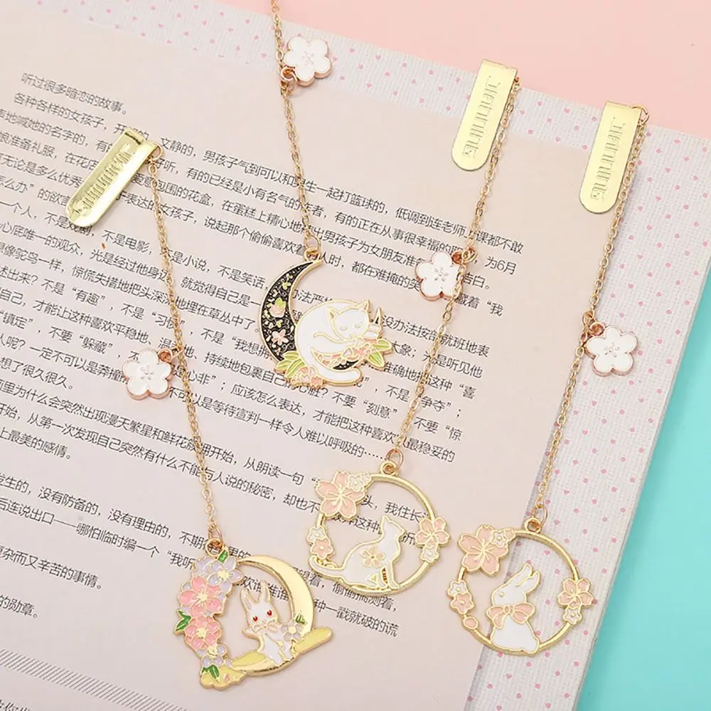 Cute Rabbit Bookmark Metal Hollow Book Page Pagination Exquisite Book Clip Portable Page Marker 1Pcs metal bookmark animal bookmark bookmarks stationery supplies