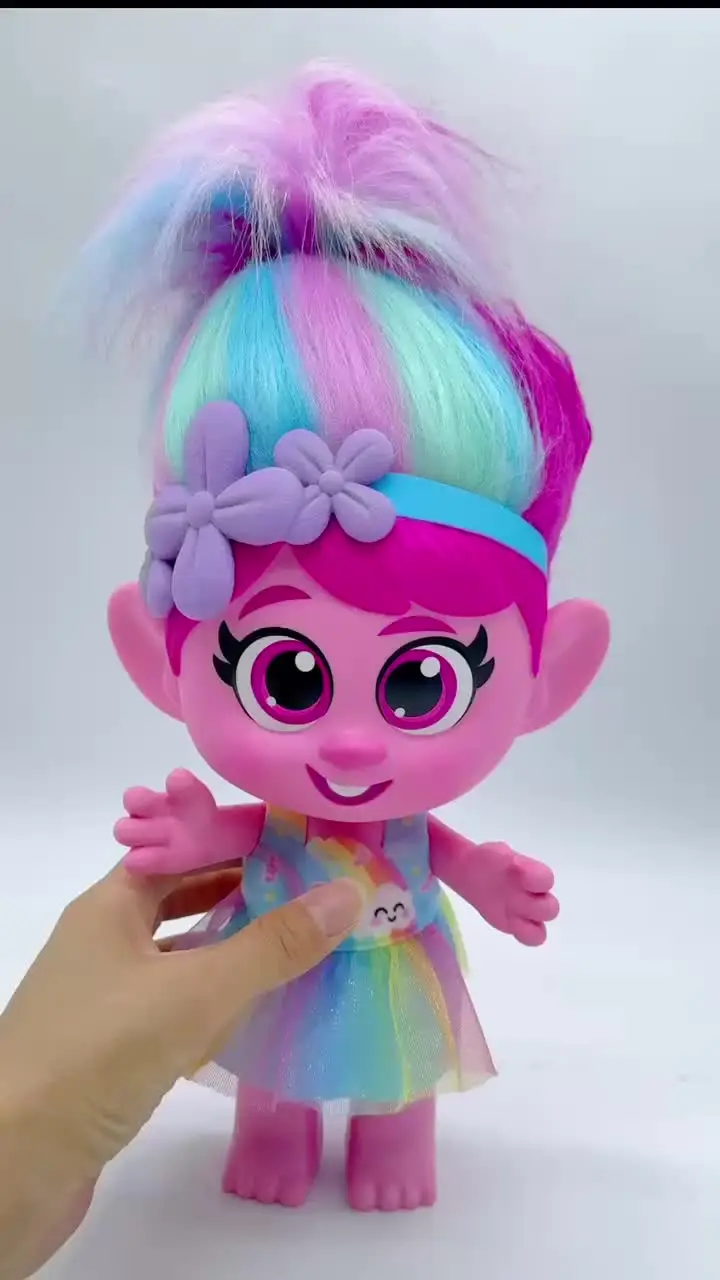 Тролли World Tour Poppy Doll Giggles and Sings Электронные звуковые куклы Волшебные волосы Эльф