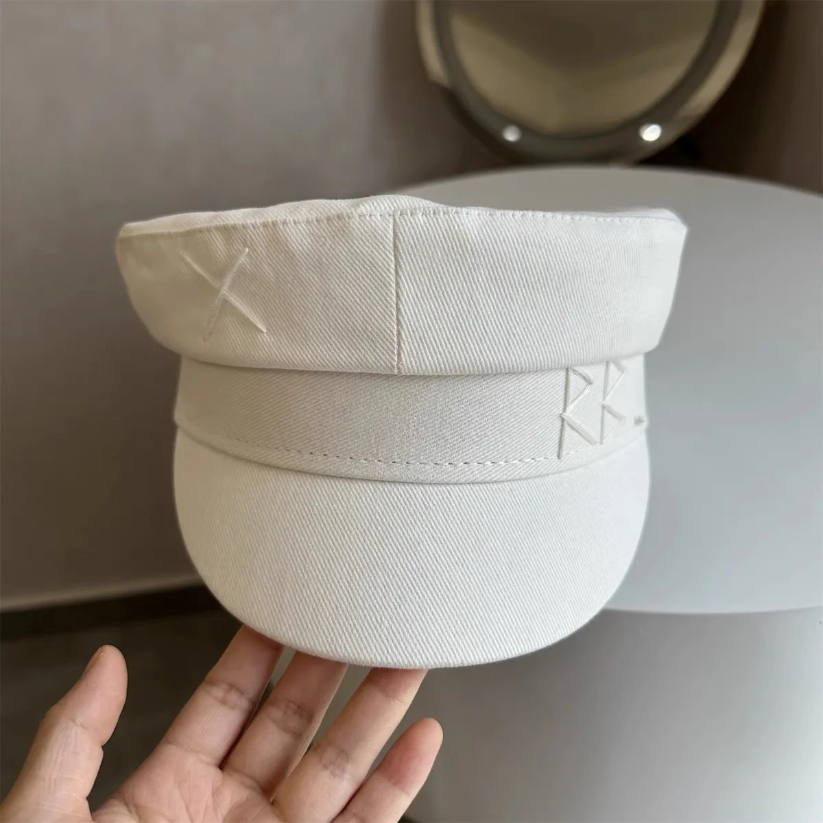 New Cotton Letter Decorative Embroidered Flat Top Navy Hat Korean Fashion Newsboy Cap Baker Boy Hat Visor for Mujer White Cap
