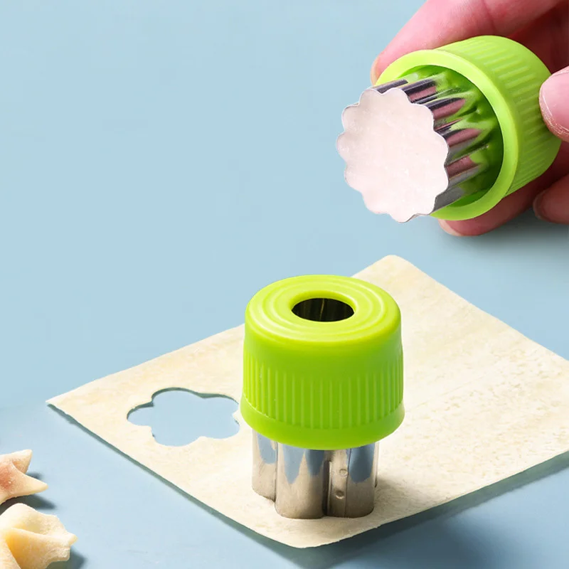 6/8/10Pcs Heart/Flower Shape Vegetables Cutter Plastic Handle Cookie Cutters Sandwiches Cutter Stainless Steel Fruit Cutting Die vegetable slicer,fruit slicer,vegetable cutter,food slicer,apple cutter