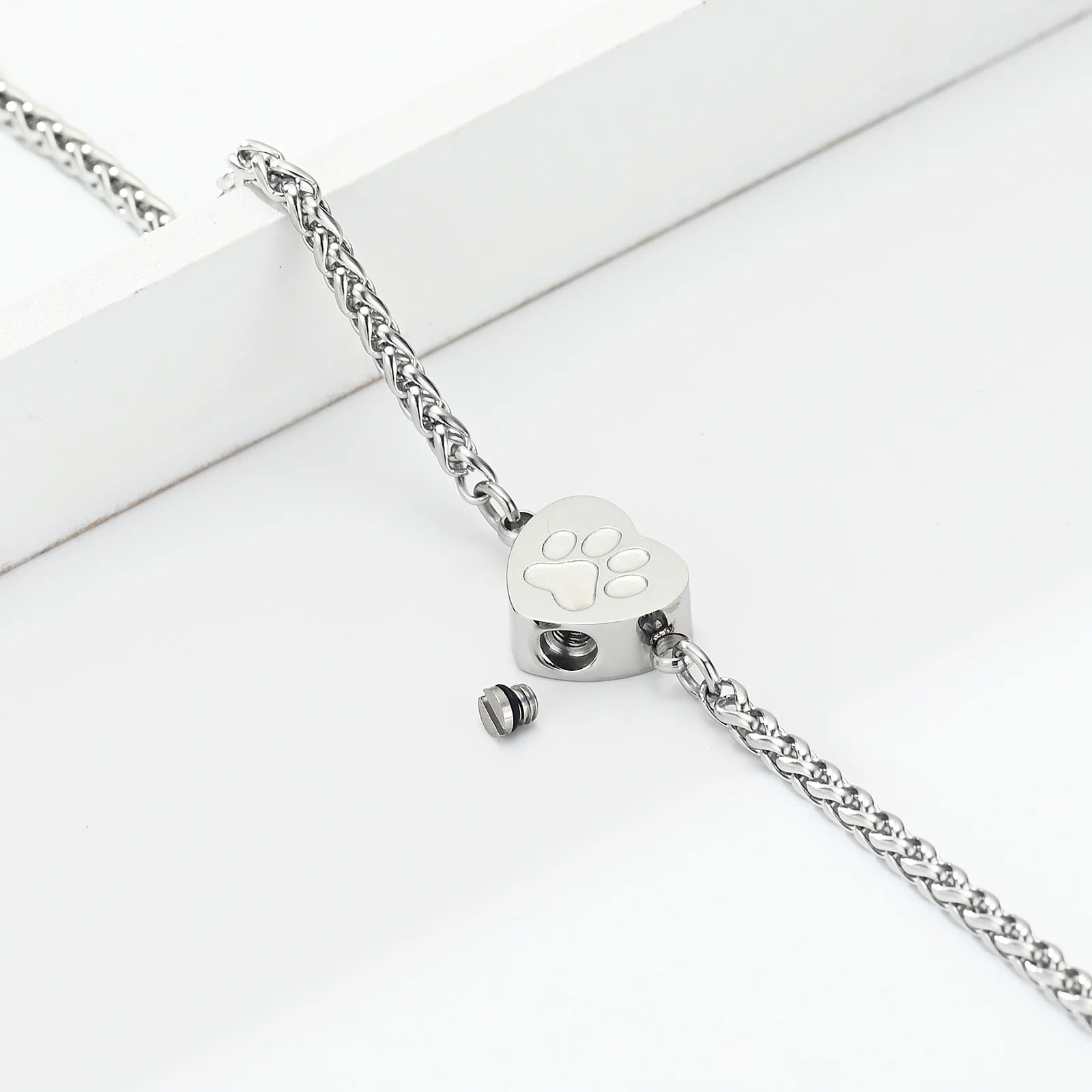 Adjustable Cremation Urn Bracelet Stainless Steel Heart Urn Foe Human/Pet Ashes Customize Memorial Bangle Cremation Jewelry