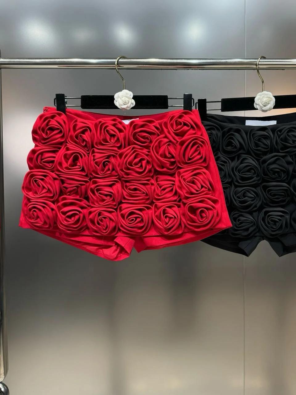 Hot Girl Shorts 2024 Spring and Summer New Fashion Flower Decoration Leak-Proof Pants Temperament Slimming Short Pants Women