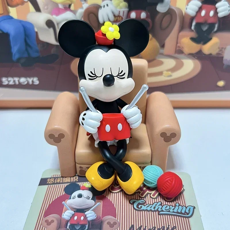 thumbnail image 1 of Caja sorpresa genuina de la serie Happy Gathering de Disney Friends, linda figura de anime de Mickey Mouse y Daisy, modelo de colección, juguetes de decoración, regalo, 1 of 5