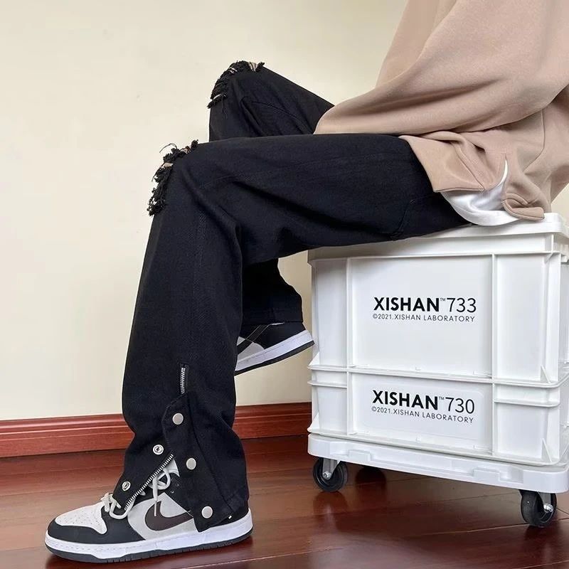 Рисунок 3 - Джинсы мужские рваные однотонные