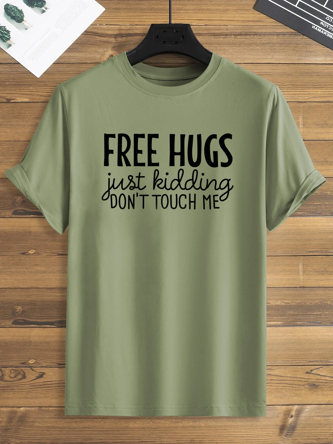 Herre-T-skjorte med bokstavtrykk og ensfarget motiv, bestselgere_voghion.com