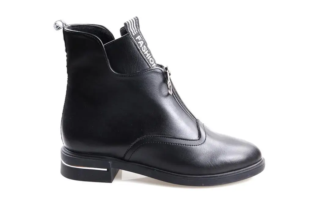 Лодка чёрная леди гюннак из города памбука |