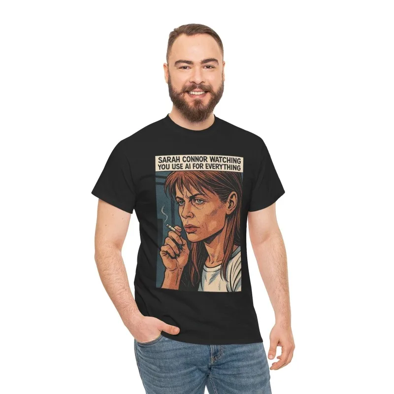 2026 Satirisches T-Shirt, Sarah Connor Beobachtet, wie Sie mit Künstlicher Intelligenz alles machen, Lustiges Retro-Print-Muster T-Shirt