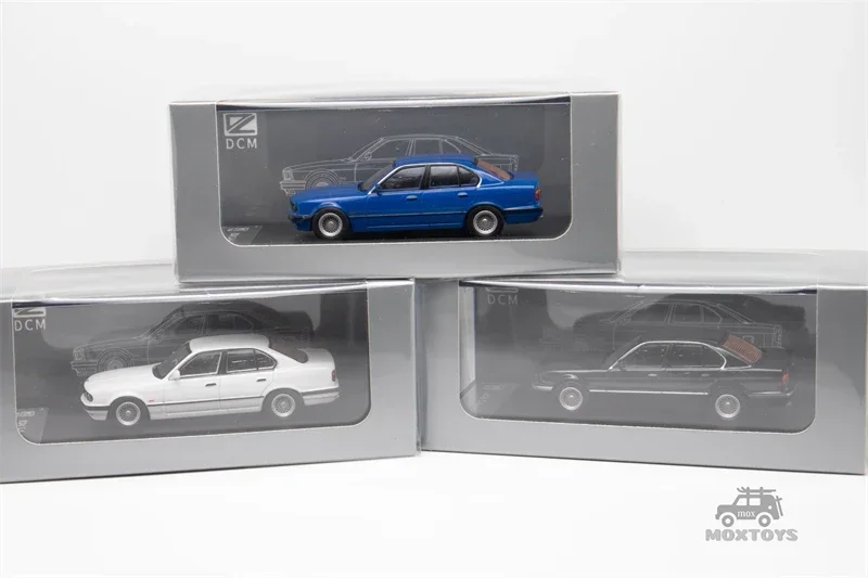 **Pre-Order**DCM 1:64 E34 5-Series Sedan Black / White / Blue limited500 Diecast Model Car