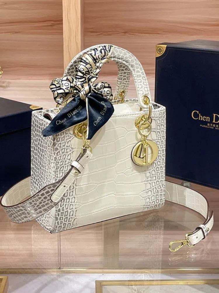 Crocodile Pattern Ladies Tote Bag Fashionable Leather Girl Crossbody Bag Comfortable Handle Silk Scarf Decoration Metal Pendant